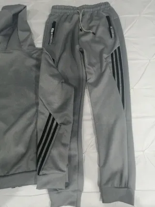Conjunto Chándal Gris Sin Estrenar. TallaM, pero s