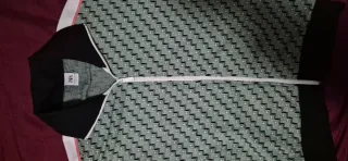 Sudadera Zara con cremallera y estampado