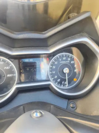 Yamaha XMAX 125 Negra año 2020 revisiones al día