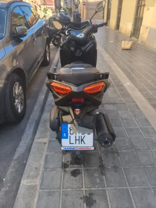 Yamaha XMAX 125 Negra año 2020 revisiones al día