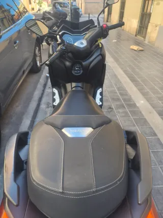 Yamaha XMAX 125 Negra año 2020 revisiones al día