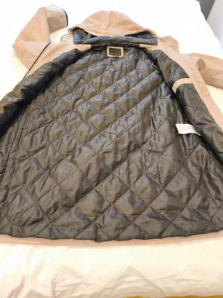 Chaqueta impermeable beige mujer