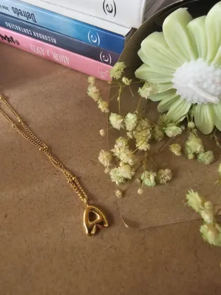 Colgante inicial oro A