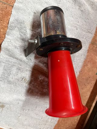 Bocina de coche antigua cromada y roja