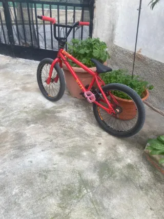 Bicicleta BMX Wipe Roja