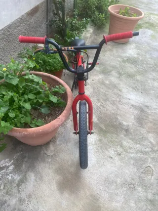 Bicicleta BMX Wipe Roja