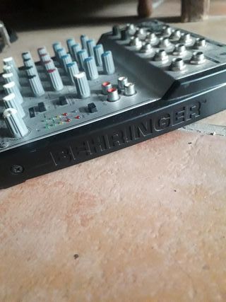 Mesa de Sonido Behringer Eurorack UB802