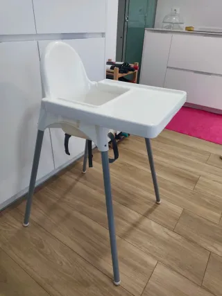 Trona Ikea para bebé con bandeja