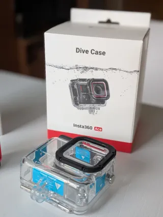 Insta360 ACE Cámara Acción + Carcasa Submarina