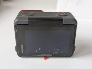 Insta360 ACE Cámara Acción + Carcasa Submarina