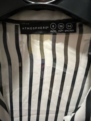 Camisa de rayas blanca y negra