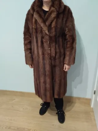 Abrigo de piel marrón largo