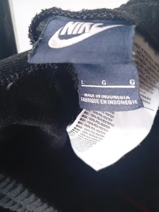 Pantalón Nike Negro con Raya Roja