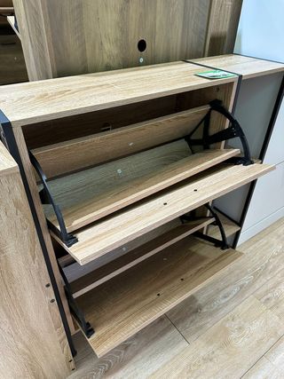 Zapatero de madera y metal