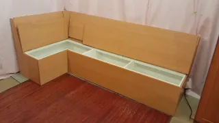 Mesa y banco rinconero