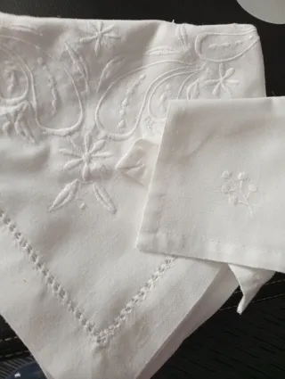 Mantel de merienda bordado