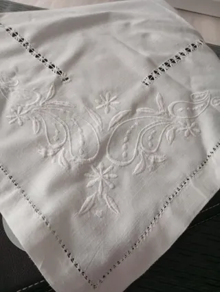 Mantel de merienda bordado