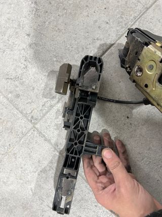 Cerradura Dacia Logan puerta del piloto