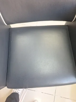 Silla de peluqueria negra con elevador