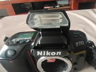 Nikon F70 + Nikkor + Disparador + 4 Carretes
