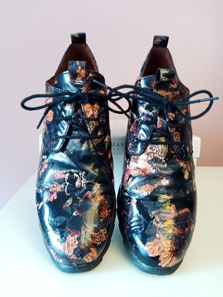 Zapatos cordones señora.