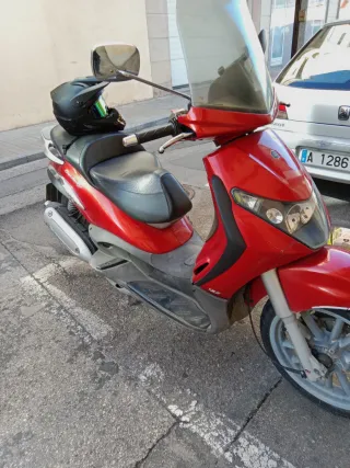 Piaggio Beverly 125cc Scooter