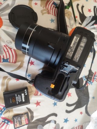 Cámara Nikon Coolpix B700 Negra