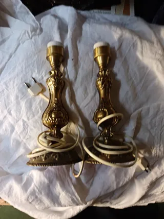 Pareja de lámparas de mesa doradas