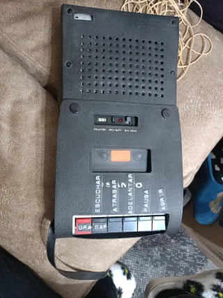 Radio Cassette Grabadora Negra y Roja