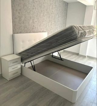 Cama con cabecero tapizado y base