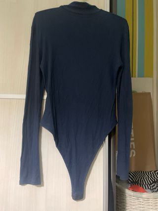 Bodies cuello alto azul y burdeos