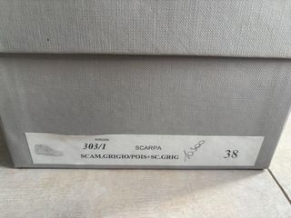 Scarpe Peperosa grigie con pois bianchi