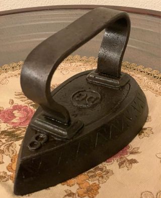 Plancha antigua de hierro fundido