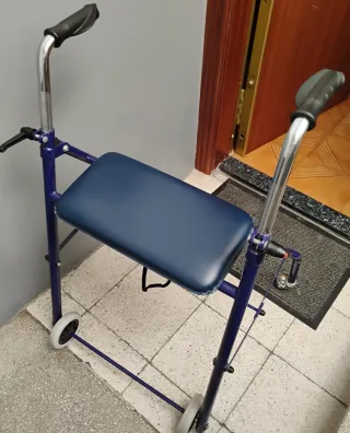 Andador Plegable con Asiento.