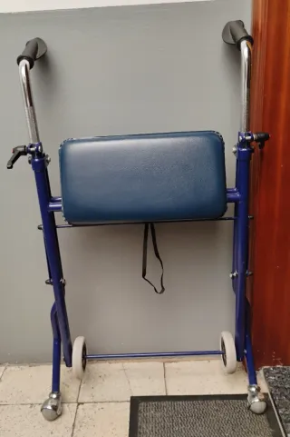Andador Plegable con Asiento.