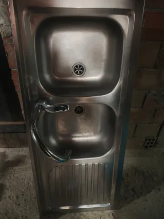 Lavello cucina acciaio con rubinetto