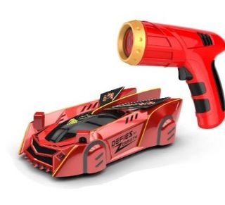 Coche trepa paredes por láser