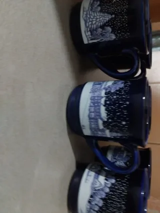 Tazas de cerámica azul con diseño