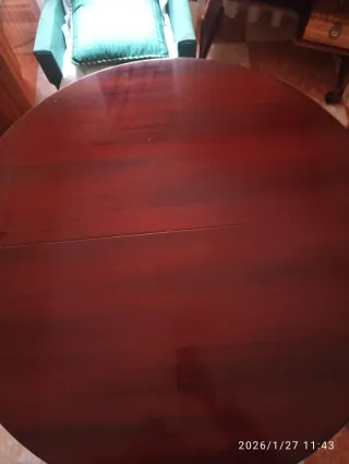 Mesa de comedor de madera