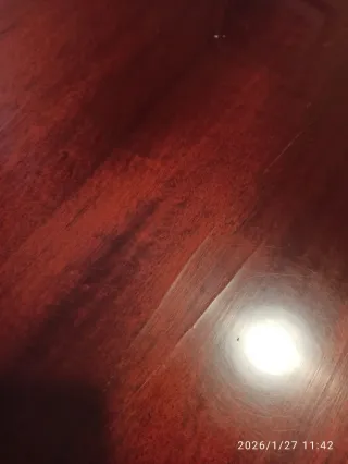 Mesa de comedor de madera