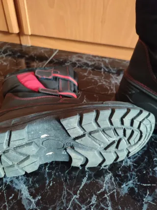 Botas de Nieve Niños Negras y Rojas