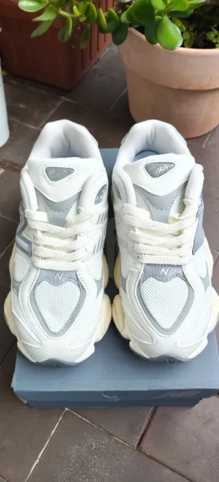 New Balance 9060 Gris Talla 39.5