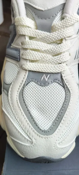 New Balance 9060 Gris Talla 39.5