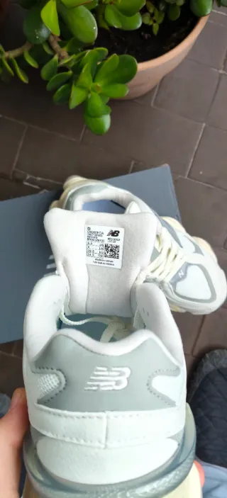 New Balance 9060 Gris Talla 39.5