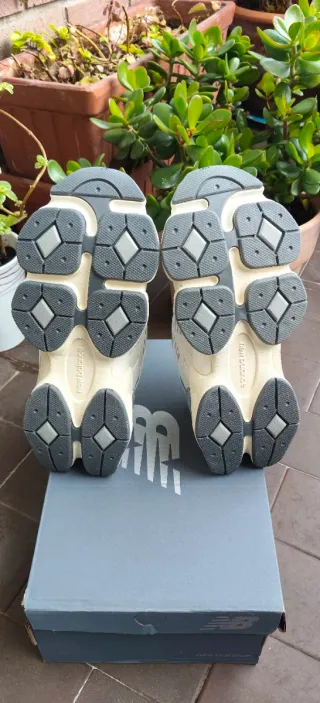 New Balance 9060 Gris Talla 39.5