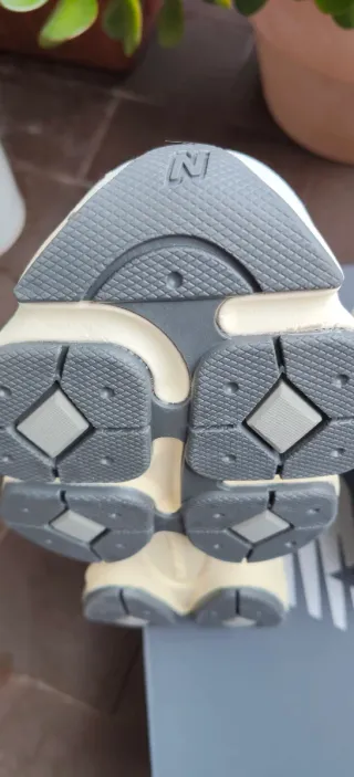 New Balance 9060 Gris Talla 39.5