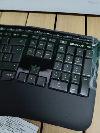 Microsoft – Wireless Comfort Desktop 5050 Alemán