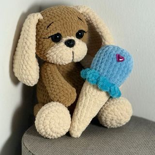 Peluche perro hecho a mano con helado