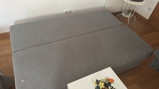 Sofá Cama Gris con Cojines