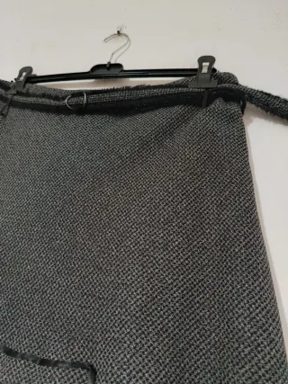 Gonna grigia e nera con cinturino